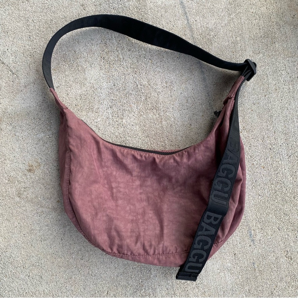 Peppercorn medium crescent BAGGU